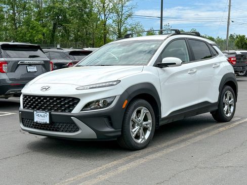 Used 2023 Hyundai Kona SEL AWD/4WD image 3
