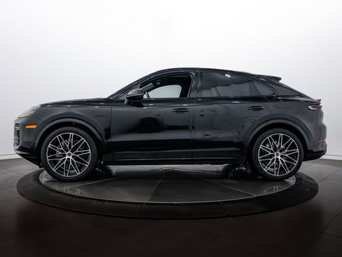 Certified 2026 Porsche Cayenne Turbo image 2