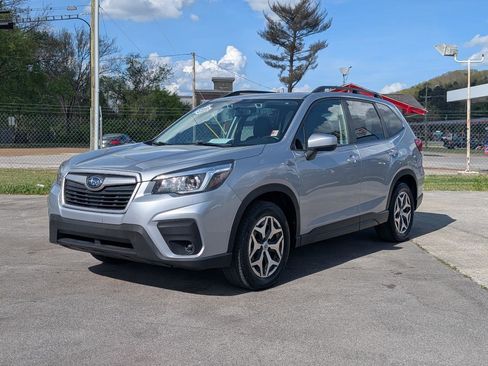 Used 2020 Subaru Forester Premium AWD/4WD image 2