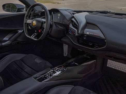 Used 2023 Ferrari SF90 Spider image 40