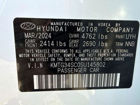 Used 2025 Genesis G70 2.5T image 33