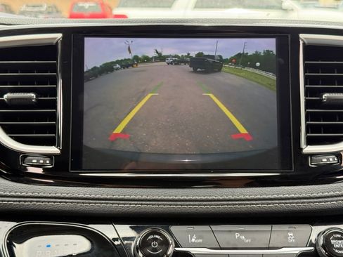 Used 2023 Chrysler Pacifica Touring-L FWD image 12