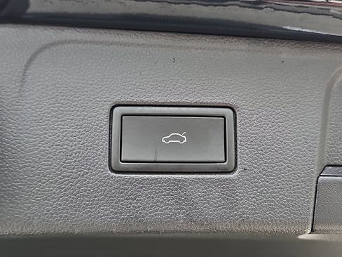 Certified 2022 Volkswagen Atlas SEL Premium image 7