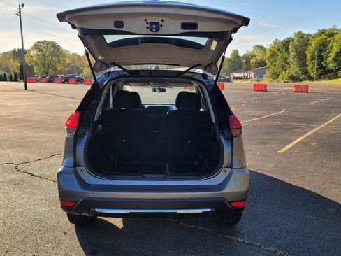 Used 2017 Nissan Rogue SV image 11