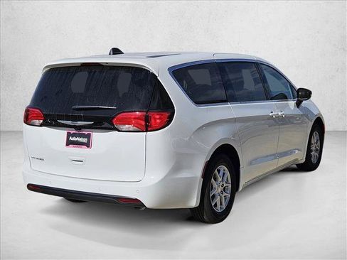 New 2025 Chrysler Voyager LX image 5