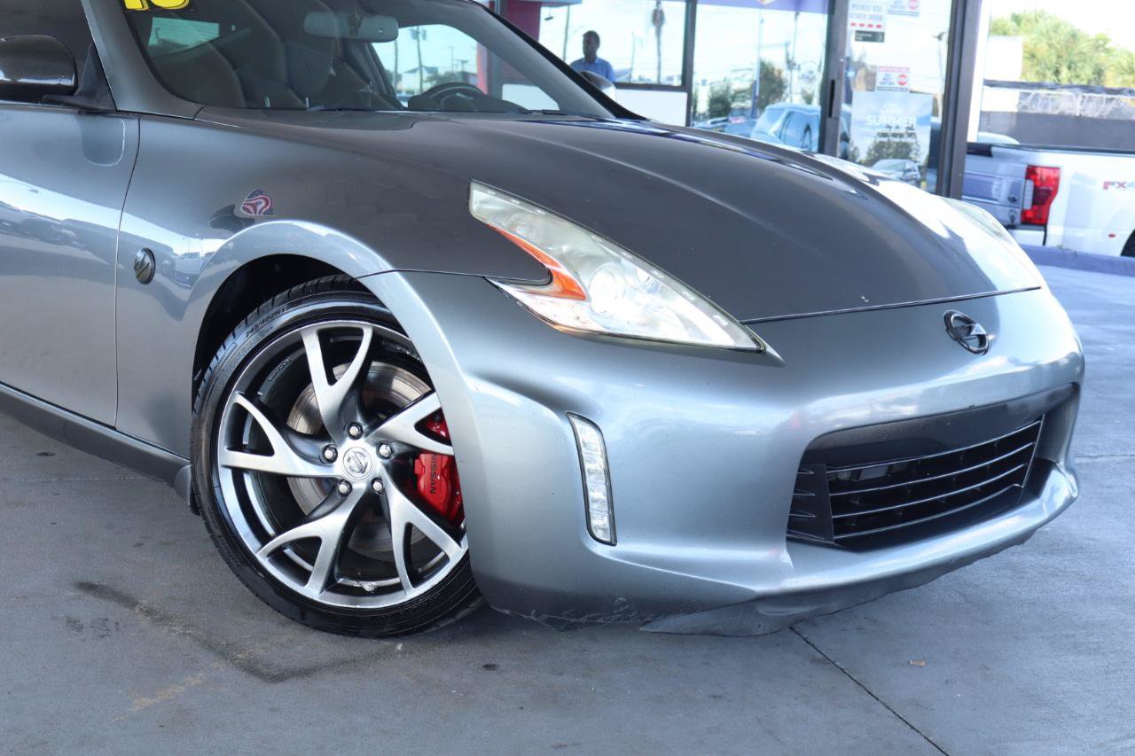 Used 2016 Nissan 370Z Coupe RWD image 2
