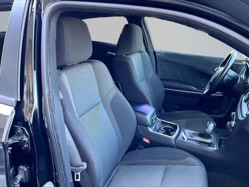Used 2017 Dodge Charger SXT image 7