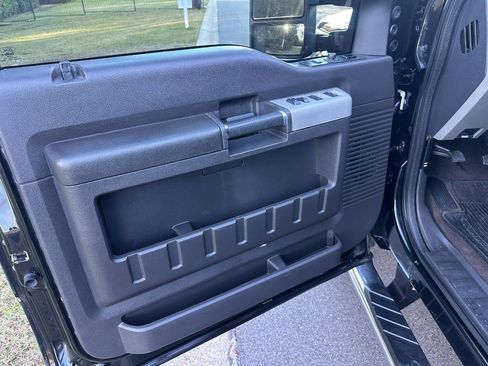 Used 2015 Ford F250 Lariat w/ Lariat Interior Package image 9