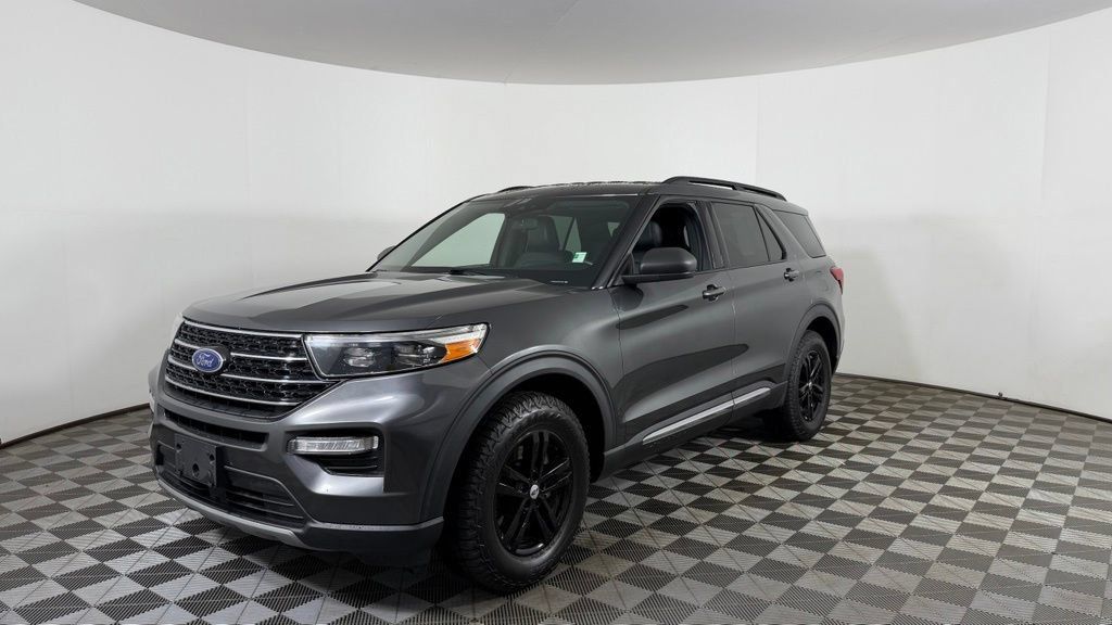 Used 2020 Ford Explorer XLT w/ Equipment Group 202A AWD/4WD image 3