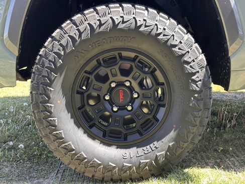 Used 2024 Toyota Tundra Limited AWD/4WD image 15