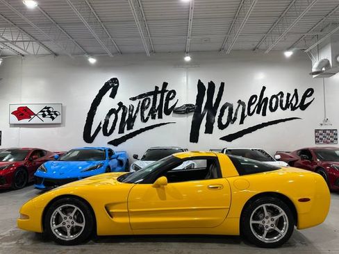 Used 2003 Chevrolet Corvette Coupe w/ Preferred Equipment Group RWD image 2