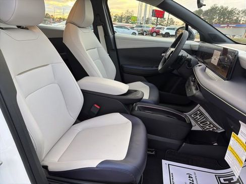 New 2026 Nissan Leaf SV+ w/ Floor Mat Package (SV+) image 16