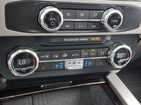Certified 2022 Ford F350 Lariat w/ Tremor Off-Road Package AWD/4WD image 23