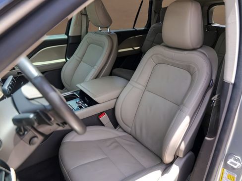 Used 2023 Lincoln Aviator Reserve w/ Equipment Group 201A AWD/4WD image 7