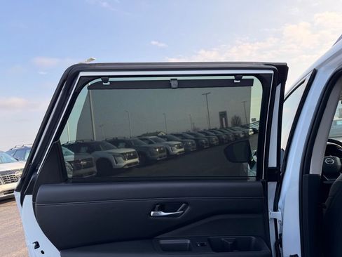 New 2026 Nissan Pathfinder SL image 16