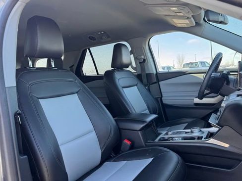 Used 2023 Ford Explorer XLT w/ Equipment Group 202A image 21