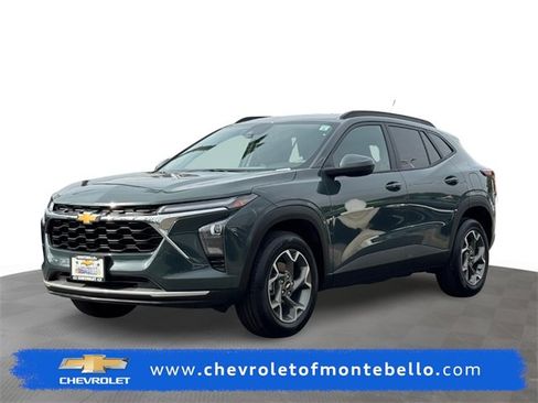 Certified 2025 Chevrolet Trax LT image 1