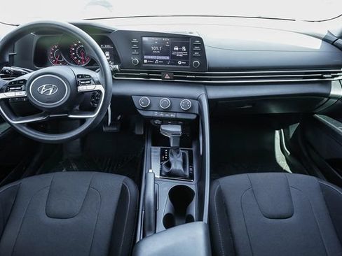 Certified 2021 Hyundai Elantra SE FWD image 12