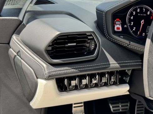 Used 2018 Lamborghini Huracan LP 580-2 RWD image 14