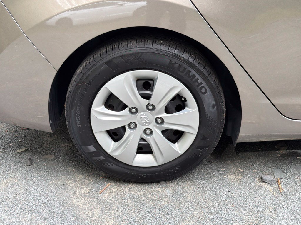 Used 2016 Hyundai Elantra SE FWD image 7