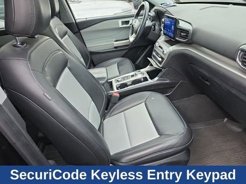 Used 2022 Ford Explorer XLT w/ Equipment Group 202A image 22