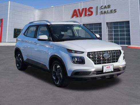 Used 2025 Hyundai Venue SEL image 3