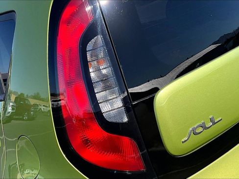 Used 2018 Kia Soul + FWD image 28