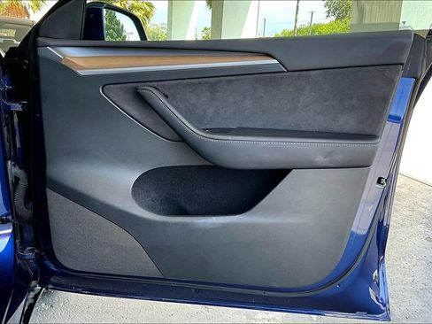 Used 2023 Tesla Model Y Long Range AWD/4WD image 28