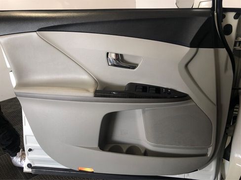 Used 2015 Toyota Venza LE image 15