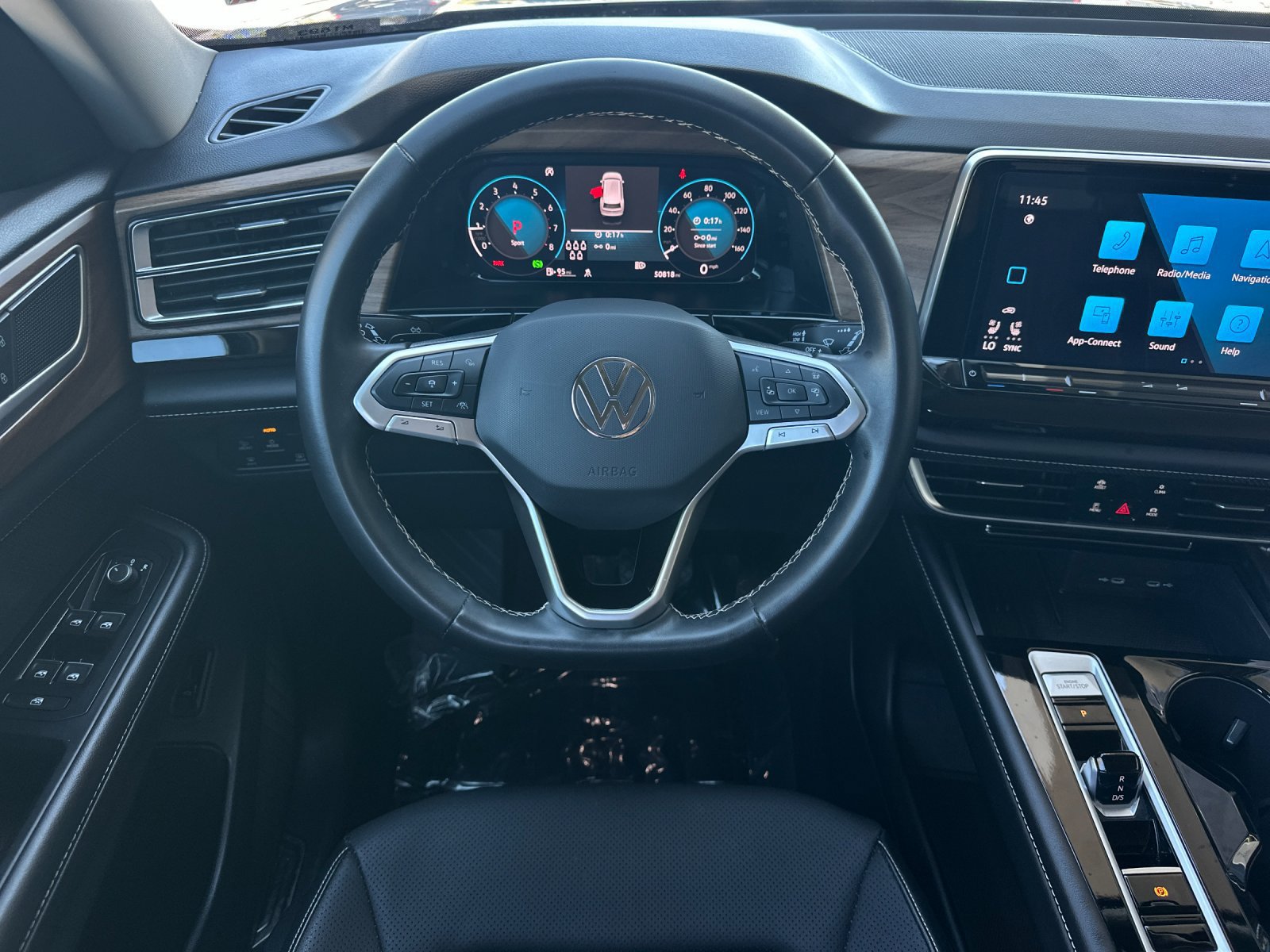 Used 2025 Volkswagen Atlas SE AWD/4WD image 13