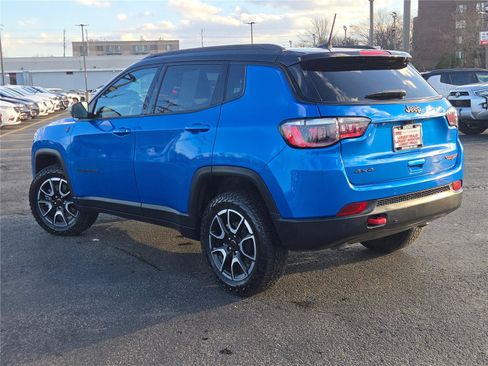Used 2025 Jeep Compass Trailhawk AWD/4WD image 17