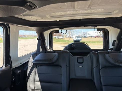 Used 2022 Jeep Wrangler Unlimited Sahara w/ LED Lighting Group image 9