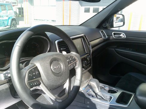 Used 2017 Jeep Grand Cherokee Altitude image 21
