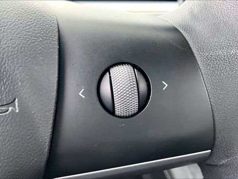 Used 2022 Tesla Model Y Performance image 11