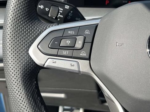 New 2026 Volkswagen Tiguan SE R-Line FWD image 15