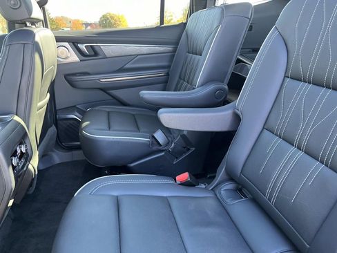 Used 2025 Buick Enclave Avenir w/ Trailering Package, 5000 lbs. image 19