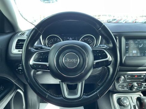 Used 2019 Jeep Compass Latitude AWD/4WD image 11