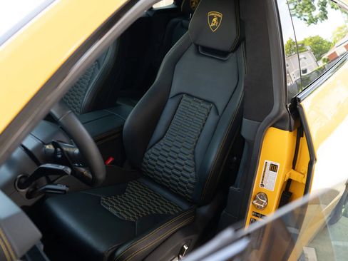 Used 2021 Lamborghini Urus AWD/4WD image 44