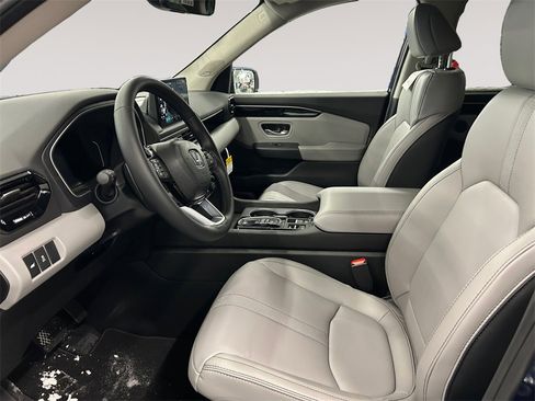 New 2025 Honda Pilot Touring image 9