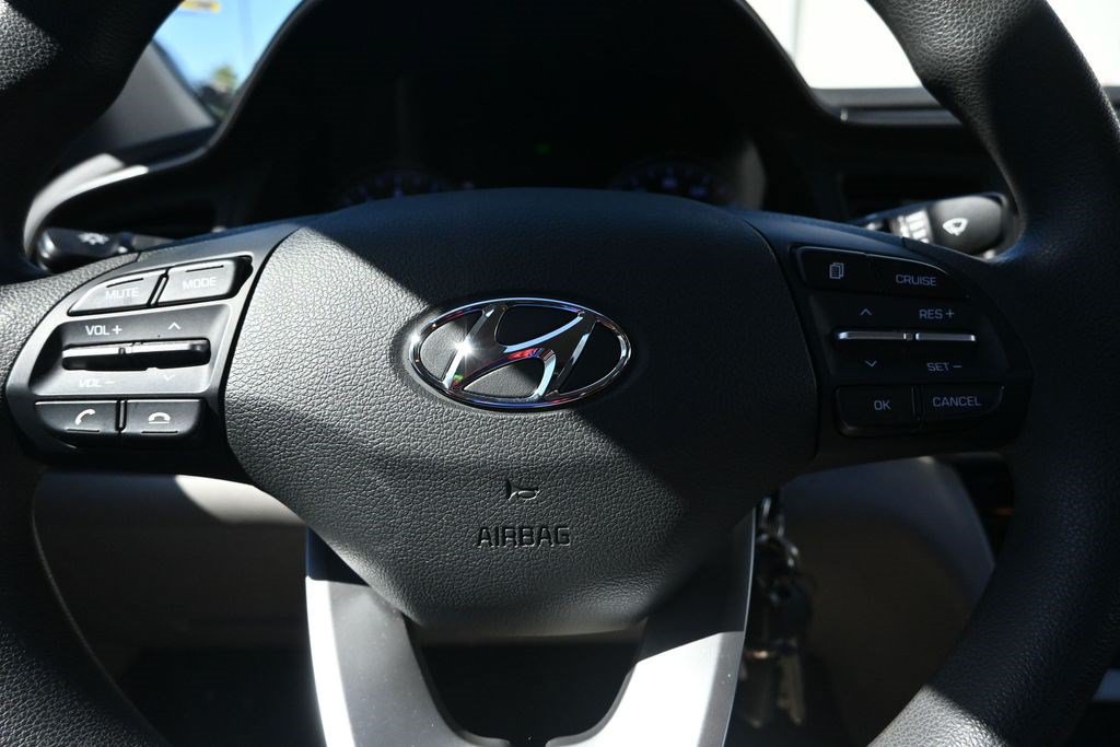 Used 2020 Hyundai Elantra SE FWD image 28