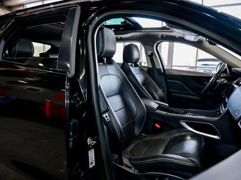 Used 2019 Jaguar F-PACE R-Sport image 28