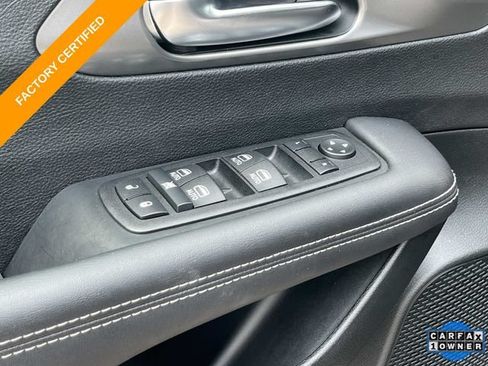 Used 2025 Chrysler Pacifica Select w/ Uconnect Theater Family Group FWD image 26