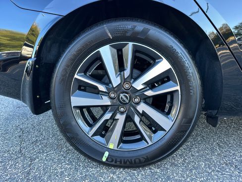 New 2025 Nissan Versa SV w/ Trunk Package image 16