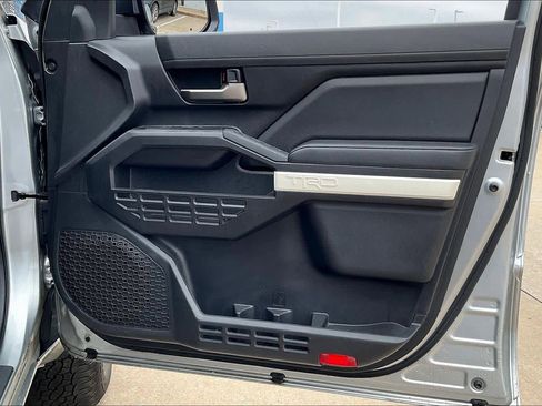 Used 2024 Toyota Tacoma TRD Off-Road image 21