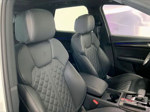 Used 2025 Audi SQ5 Premium Plus w/ Premium Plus Package image 13