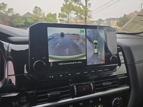 Certified 2025 Nissan Pathfinder SL image 24