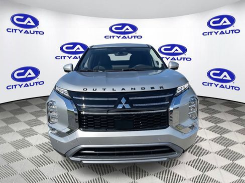 Used 2025 Mitsubishi Outlander SE image 8