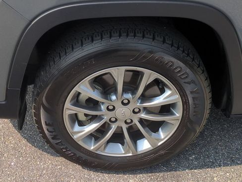 Used 2021 Jeep Cherokee Latitude Lux w/ Comfort/Convenience Group AWD/4WD image 10