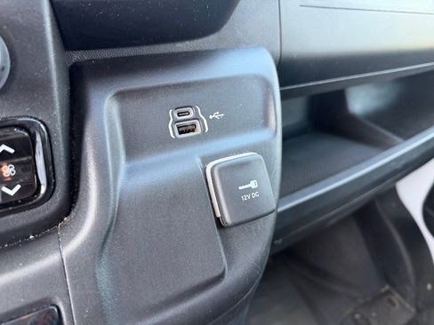 Used 2025 RAM ProMaster 2500 w/ U-Haul Equipment Group FWD image 33