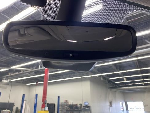 Used 2022 Chrysler Pacifica Touring-L image 33